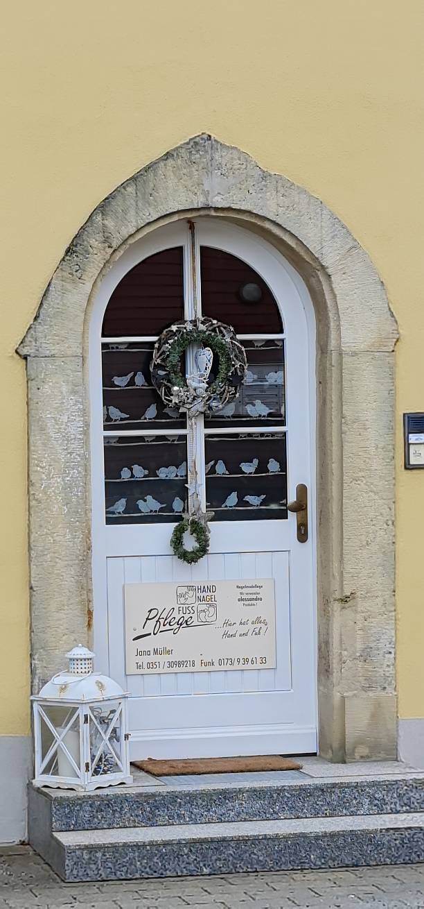 Eingangstuer_zum_Hand-und-Fusspflegestudio_Pesterwitz