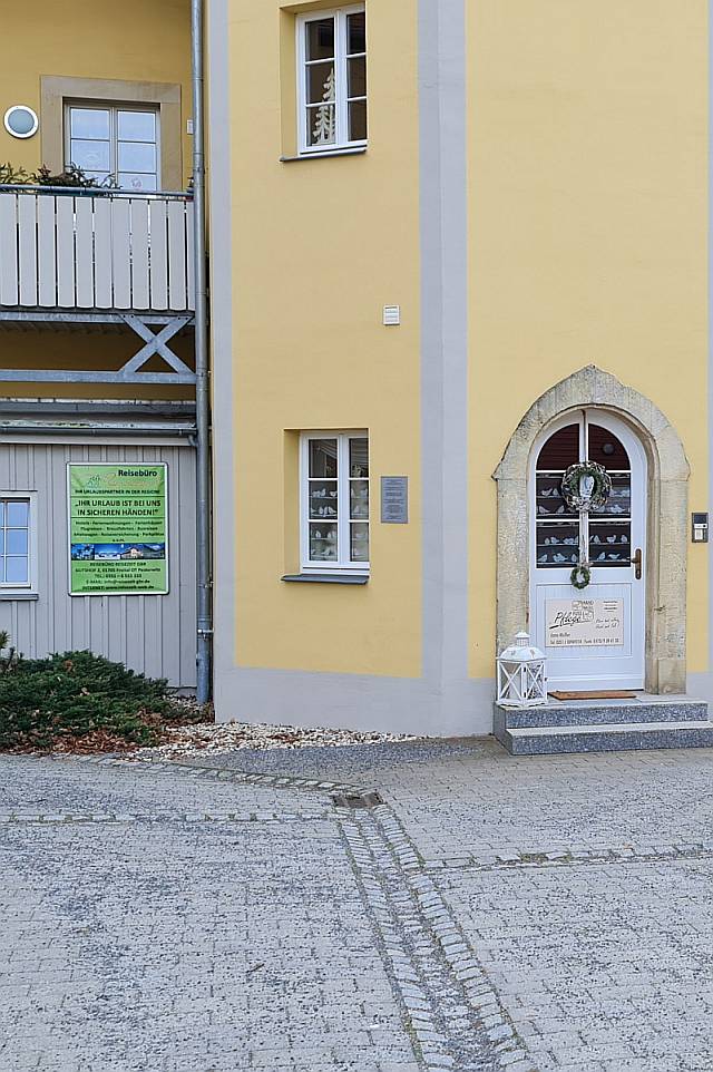 Sicht aus dem Hof des Gutshofes auf mein Studio, im Erdgeschoß des Turmes.